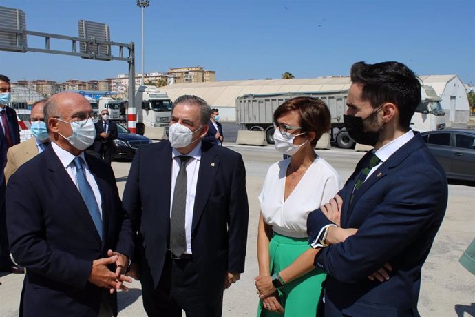 Interior y Autoridad Portuaria firman un convenio para un nuevo acuartelamiento de Guardia Civil en el puerto de Málaga
