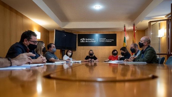 Agricultura se reúne con las organizaciones profesionales agrarias para analizar el Plan Estratégico de la PAC a la luz del modelo agrario de La Rioja