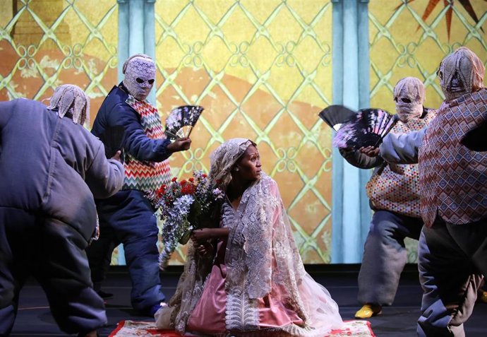 Archivo - Fotografía de la obra de teatro 'Samsó', de Brett Bailey.