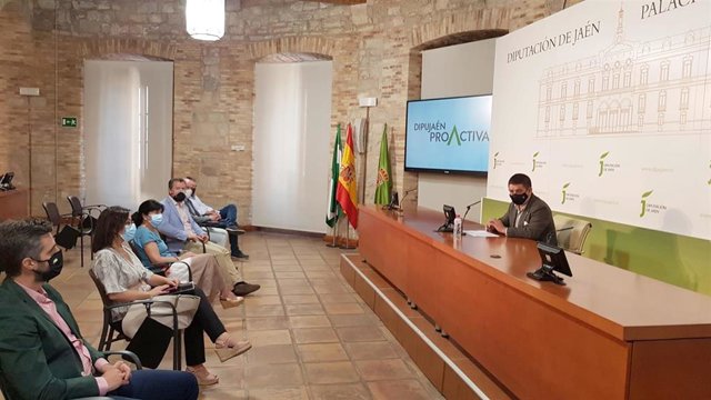 Reyes presenta el Plan DipuJaén Proactiva, con 15 proyectos para optar a los fondos europeos