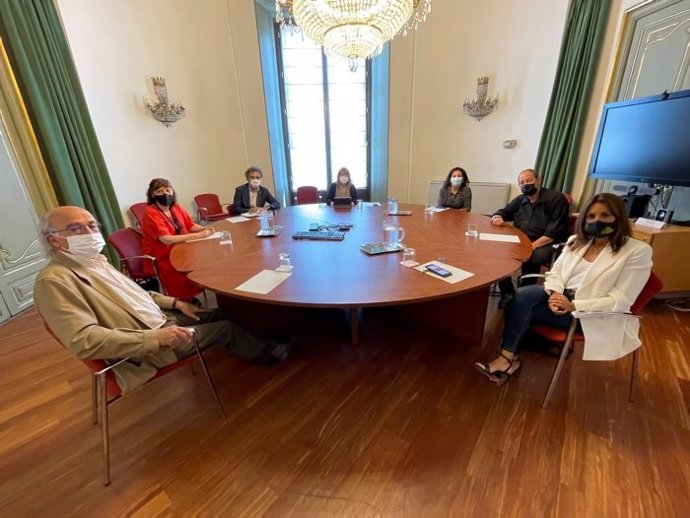 Reunión de la consellera Natlia Garriga con la plataforma Actua Cultura