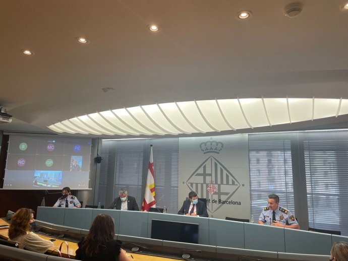 La comisaria Marta Fernández, el secretario general de la Conselleria de Interior, Oriol Amorós, el teniente de alcalde de Barcelona, Albert Batlle y el jefe de la Guardia Urbana, Pedro Velázquez durante la rueda de prensa tras la Junta de Seguridad Loc