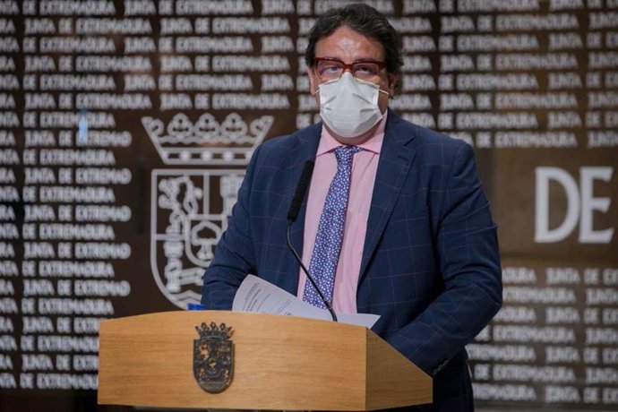 El consejero de Sanidad, José María Vergeles, en rueda de prensa