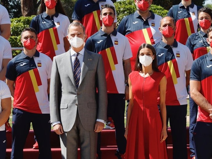 LOS REYES CON LA DELEGACIÓN ESPAÑOLA