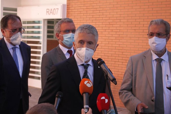 Grande-Marlaska atiende a los medios de comunicación en Soria.