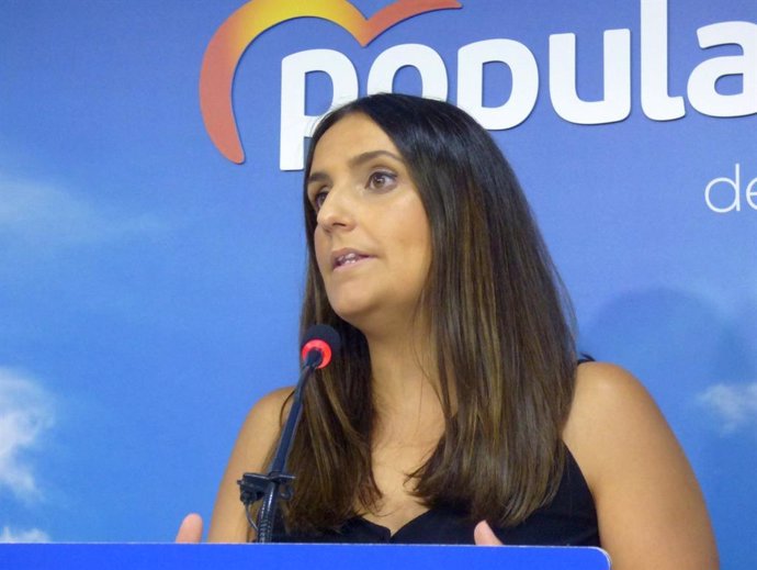 La portavoz de Salud y Familias del PP-A en el Parlamento andaluz, Beatriz Jurado, en la sede de su partido en Córdoba.