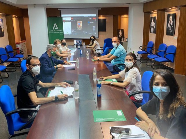 Reunión de la comisión provincial de seguimiento del Plan de Deporte en Edad Escolar de Andalucía