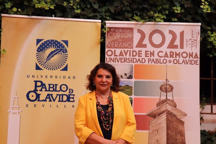 La presidenta de Inter Iuris, Ángeles Sepúlveda, durante la celebración de los Cursos de Verano de la UPO en Carmona (Sevilla)