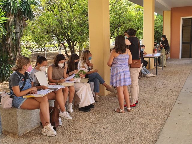 Foto de archivo de estudiantes en la Universidad Pablo de Olavide (UPO).