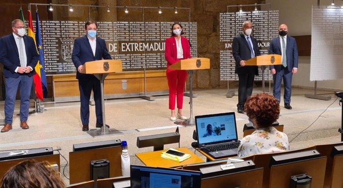 Firma en Mérida de una declaración de intenciones para la puesta en marcha de una planta azucarera en Mérida