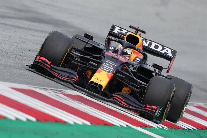 Verstappen al volante de su Red Bull