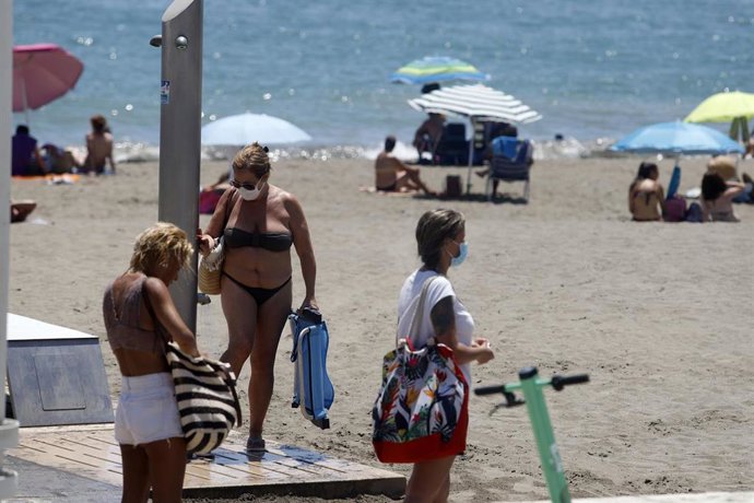 Archivo - Foto de archivo de playa de Andalucía.