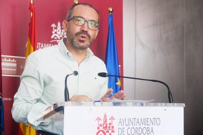 El concejal del PSOE en el Ayuntamiento de Córdoba José Antonio Romero, en la rueda de prensa.