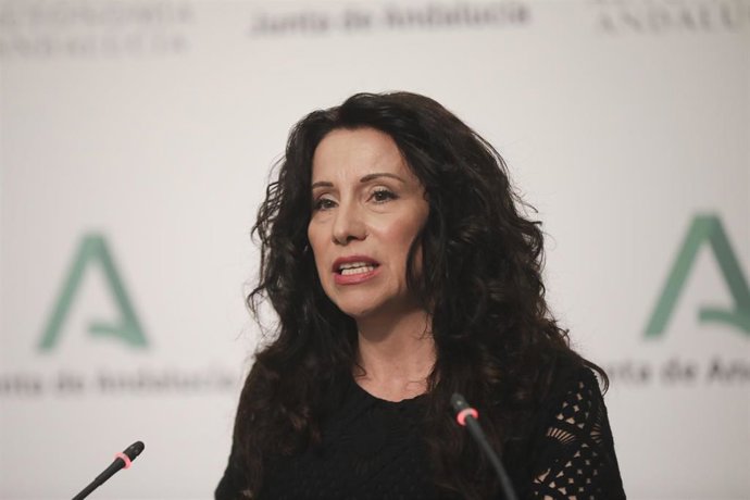 Archivo - La consejera de Igualdad, Políticas Sociales y Conciliación, Rocío Ruiz durante su intervención en la rueda de prensa semanal posterior a la reunión del Consejo de Gobierno de la Junta de Andalucía, foto de archivo