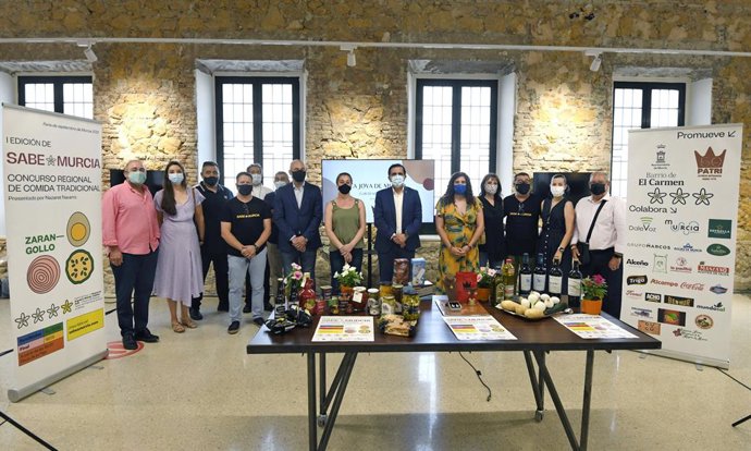 Archivo - El alcalde de Murcia, José Antonio Serrano, y el concejal de Cultura Turismo y Deportes, Pedro García Rex, han asistido este viernes a la presentación de  la I edición del 'Sabe Murcia, Concurso Regional de Cocina Tradicional'