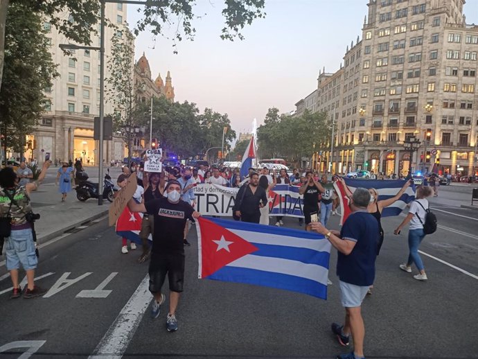 Manifestación en Barcelona en contra del Gobierno cubano