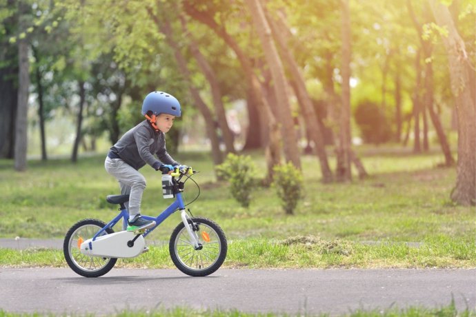 Cómo llevar a los niños en bicicleta de forma segura y sin riesgo