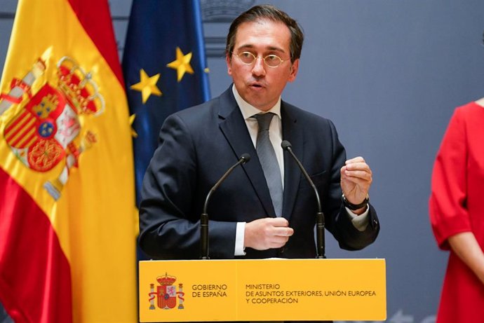El nuevo ministro de Asuntos Exteriores, Unión Europea y Cooperación, José Manuel Albares, interviene tras recibir la cartera ministerial de manos de su predecesora, Arancha González Laya, en el Palacio de Santa Cruz, a 12 de julio de 2021, en Madrid (E