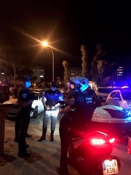 La Policía Local detiene a dos personas como autores del robo con fuerza de un ciclomotor en Alicante