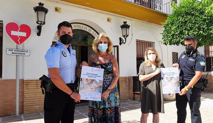 Carmen Herrera, en primer término, con ocasión de la presentación del programa de seguimiento y apoyo a personas mayores que viven solas