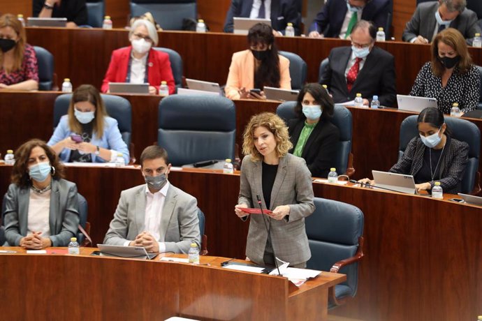 La portavoz del PSOE, Hana Jalloul, durante una sesión de control al Gobierno de la Comunidad de Madrid en la Asamblea de Madrid.