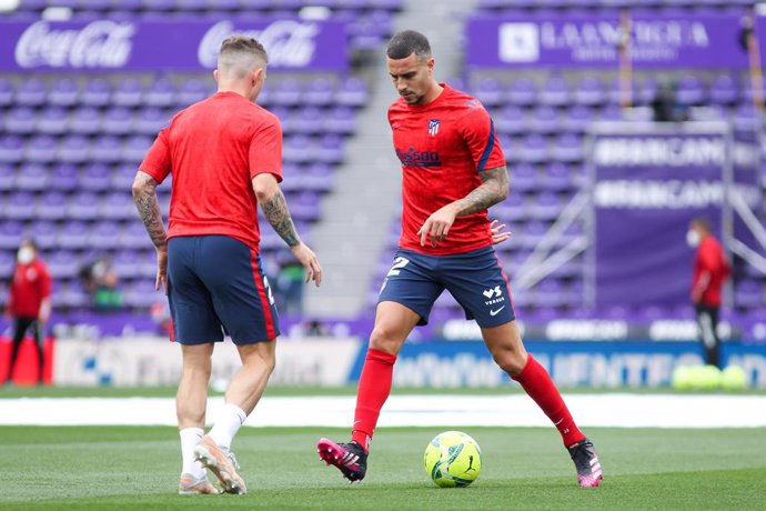 Archivo - Mario Hermoso of Atletico de Madrid warming upduring La Liga football match between Real Valladolid and Atletico de Madrid at Jose Zorrillo stadium on May 21, 2021 in Valladolid, Spain.