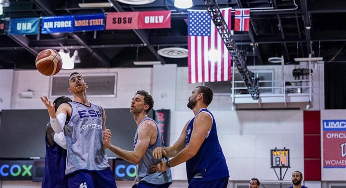 Claver, Pau y Marc Gasol con la selección española