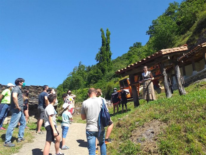 Visita teatralizada al Pozo San Fernando, en Aller.