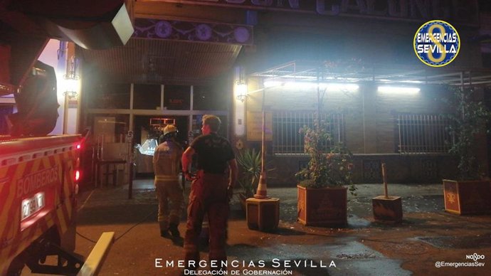 Bomberos actúan en un incendio en Polígono Calonge