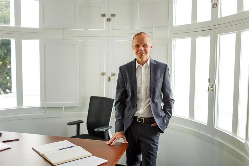 Archivo - El director general de Philip Morris International en Canarias, Jrg Zangen, en la sede de la compañía en la capital grancanaria