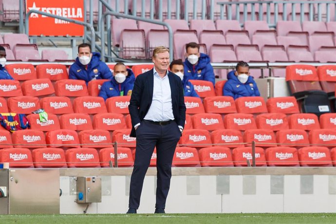 Archivo - 16 May 2021, Spain, Barcelona: Barcelona's manager Ronald Koeman reacts on teh touchline during the Spanish Primera Division soccer match between Barcelona and RC Celta de Vigo at the Camp Nou. Photo: David Ramirez/DAX via ZUMA Wire/dpa