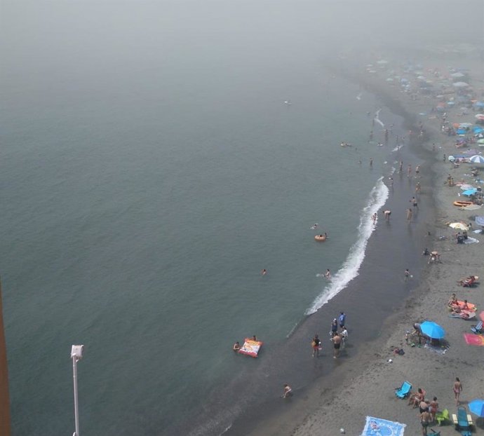 Playa de Málaga capital en la que se puede observar el taró