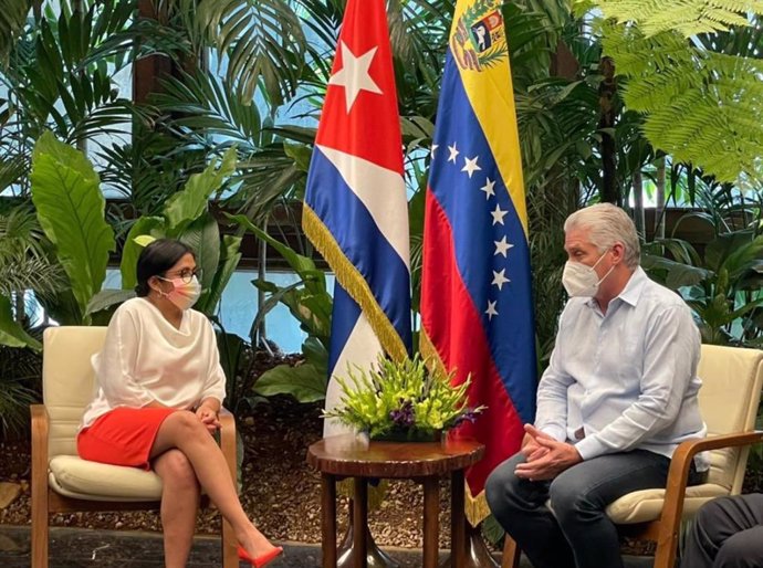La vicepresidenta de Venezuela, Delcy Rodríguez, y el presidente de Cuba, Miguel Díaz-Canel