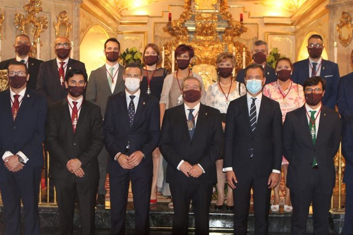 El consejero de Presidencia, Turismo y Deportes, Marcos Ortuño, en la toma de posesión de Luis Melgarejo como Hermano Mayor de la Real e Ilustre Cofradía de la Santísima y Vera Cruz