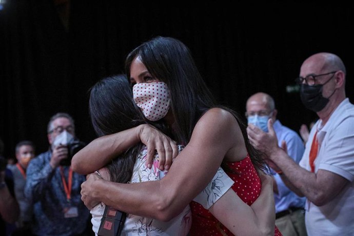 La presidenta de Ciudadanos, durante el acto de clausura de la convención política del partido, con la vicealcaldesa de Madrid, Begoña Villacís