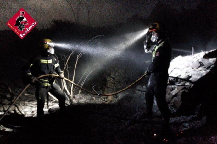 Controlado el incendio forestal declarado en Tárbena (Alicante)