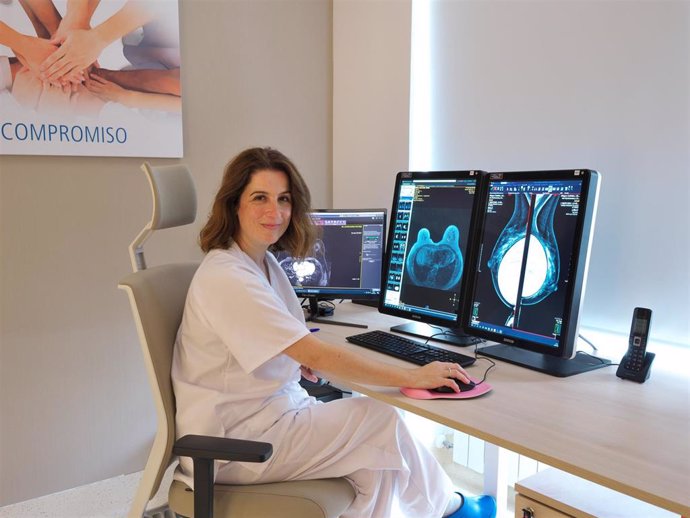 La doctora Estela Fernández Cuadriello es la radióloga especialista en mama de la Unidad de Imagen de la Mujer de nuestro centro HT Médica en Covadonga (Gijón).