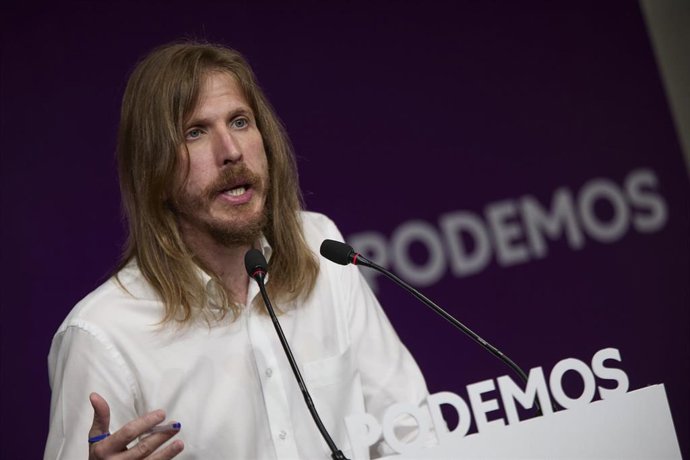 El portavoz de Podemos, Pablo Fernández, durante una rueda de prensa en la sede del partido, a 19 de julio de 2021, en Madrid (España). 