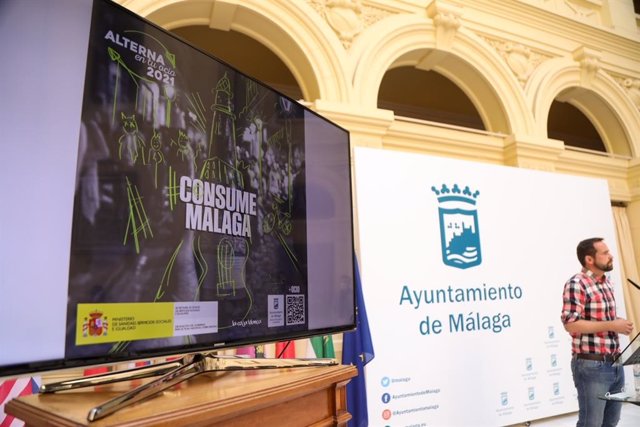 El concejal de Juventud del Ayuntamiento de Málaga, Luis Verde, presenta el programa 'Alterna en tu Ocio'