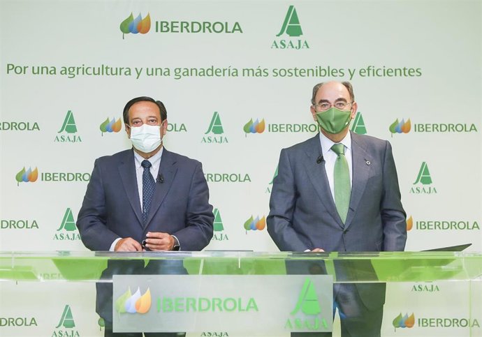 El presidente de Iberdrola, Ignacio Galán, y el de ASAJA, Pedro Barato, firman una alianza estratégica para la agricultura y ganadería cero emisiones