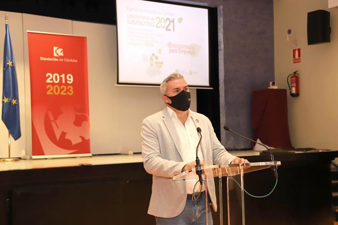 El presidente de la Agencia Provincial de la Energía, Víctor Montoro, en rueda de prensa.