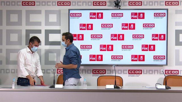 El secretario general del PSOE de CyL, Luis Tudanca, junto al líder de CCOO en la Comunidad, Vicente Andrés, tras la reunión de trabajo.