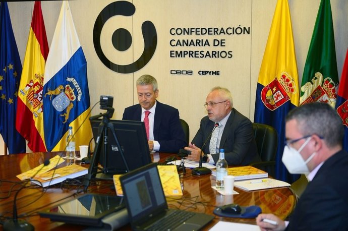 Archivo - El presidente de la Confederación Canaria de Empresarios de Las Palmas (CCE), Agustín Manrique de Lara, durante una rueda de prensa