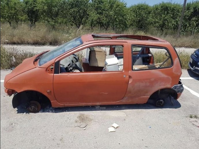Coche abandonado en Palma.