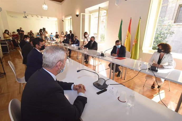 Instituciones, agentes sociales y partidos firman en Granada un manifiesto por el Corredor Litoral Mediterráneo