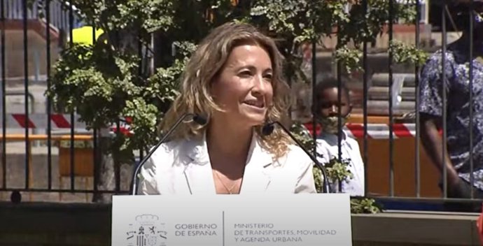 La ministra de Transportes, Movilidad y Agenda Urbana, Raquel Sánchez, en su visita a las obras de integración ferroviaria en el entorno de la estación de Rodalies en Sant Feliu de Llobregat
