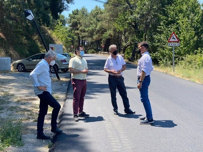 El diputado de Infaestructuras visita las obras de la carretera de baños de Montemayor a La Garganta