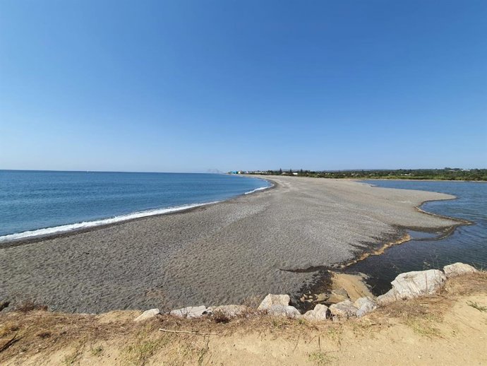 Desembocadura del Guadiaron cerada