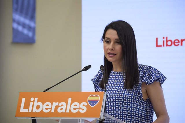 La presidenta de Ciudadanos, Inés Arrimadas, en una rueda de prensa en la sede del partido tras una reunión del Comité Ejecutivo.