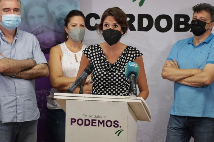 Martina Velarde interviene junto a otros responsables de Podemos Andalucía y de los movimientos memorialistas andaluces.